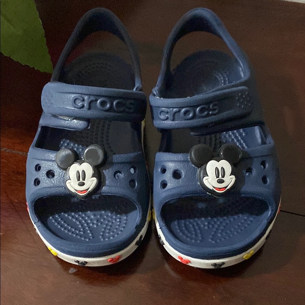 CROCS Blue Sandals with Ventilation and Sturdy Strap
